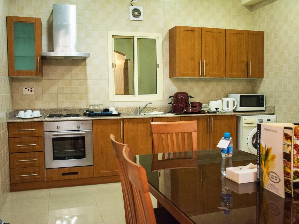 President Suites Apartments Manama Eksteriør billede